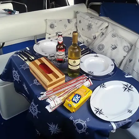 Sissi Boat カリアリ