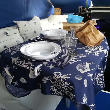 Sissi Boat カリアリ