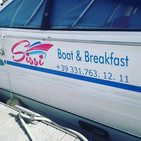 船上ホテル Sissi Boat 3*