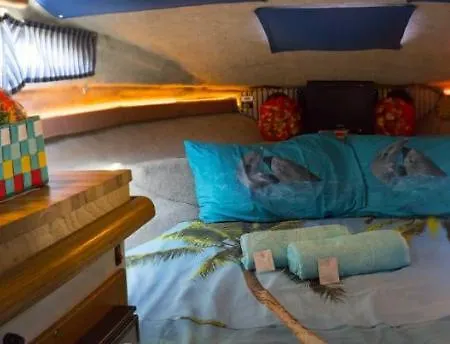 Sissi Boat 船上ホテル 3*
